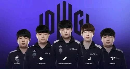 王昶在采访 王昶在采访