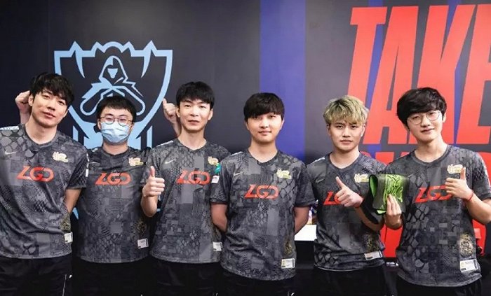 了加盟曼城 了加盟曼城