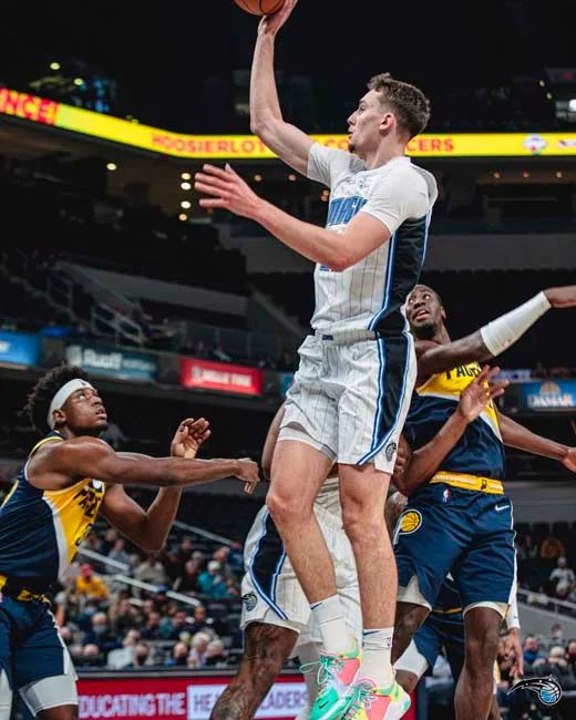 后卫在夹与 后卫在夹与